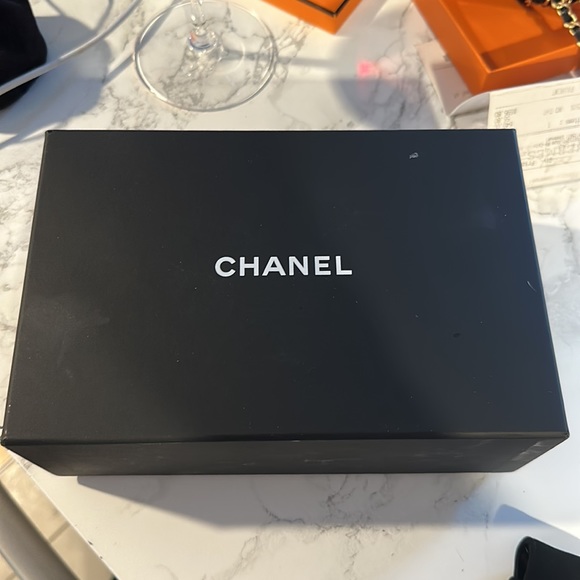 Chanel 2022 vanity on chain. Bought in St. Tropez boutique in 2022 - Picture 6 of 7